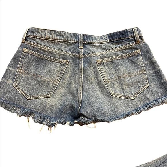 Lucky Brand Jeans Cut-Off Short Shorts in a size 8/29. - Picture 2 of 6